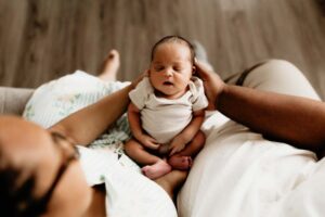 Photos of in home newborn with his family.