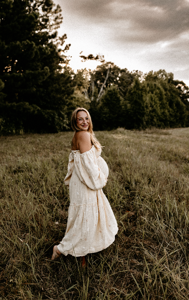 Mom posing for photos when she is pregnant